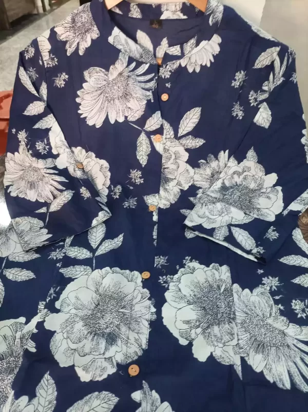 Close-up display of side pocket in Jaipuri cotton kurti